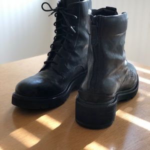 Frye Women’s Allison Combat Black Antique. 9 (M).